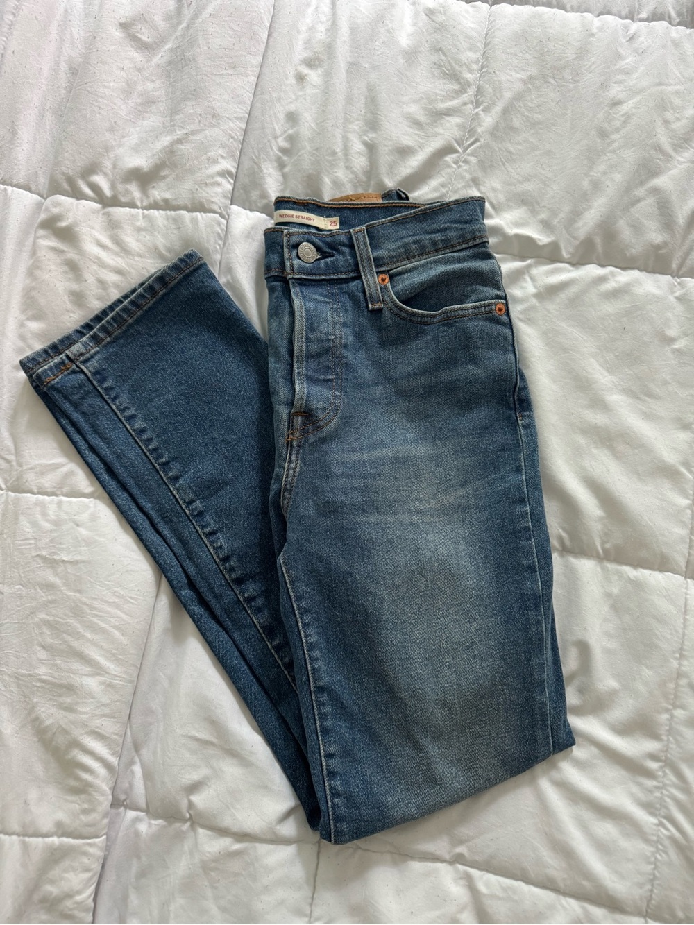 Levi’s wedgie straight jeans  size 25